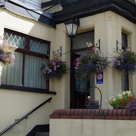 Guest house East Mount House Barrow-in-Furness