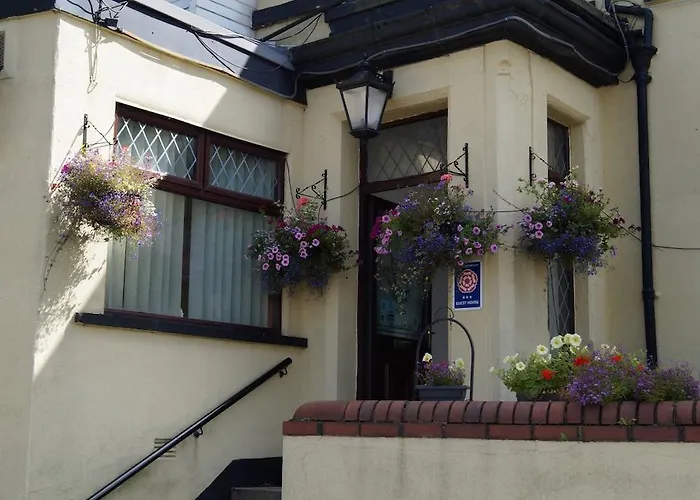 Guest house East Mount House Barrow-in-Furness