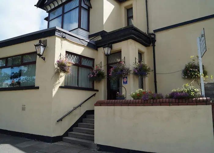 Guest house East Mount House 3*