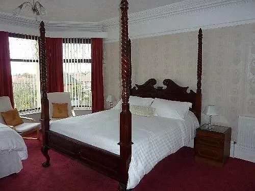 Guest house East Mount House 3*