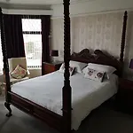 East Mount House بيت ضيافة